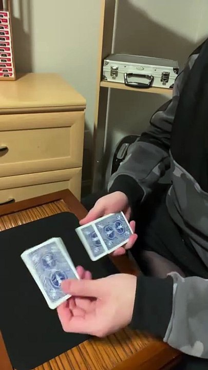 The last one 😮 #magician #magictricks #cardtricks #cardmagic