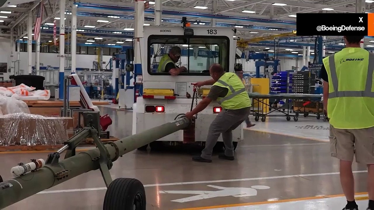 Der erste MQ-25 Stingray der US Navy geht in statische und Flugtests