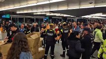 Así repartía la UME comida en las estaciones de Atocha y Chamartín