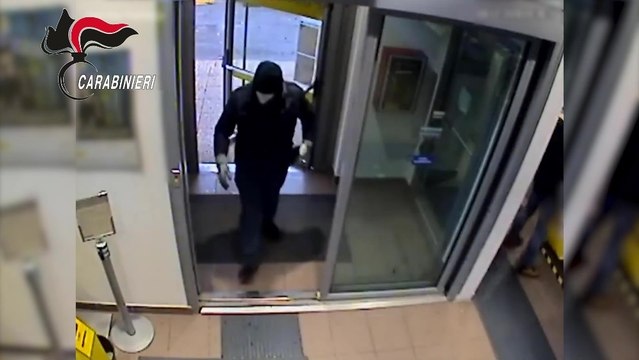 Tentano rapina bis alle Poste ma i dipendenti la sventano: 3 arresti (29.04.25)