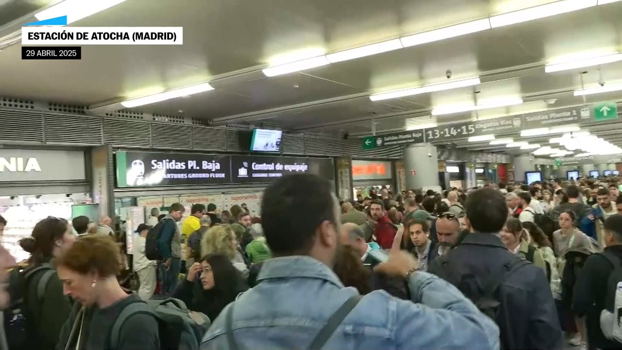 La resaca en las estaciones de tren tras el apagón: "Los trenes están tirados por ahí"