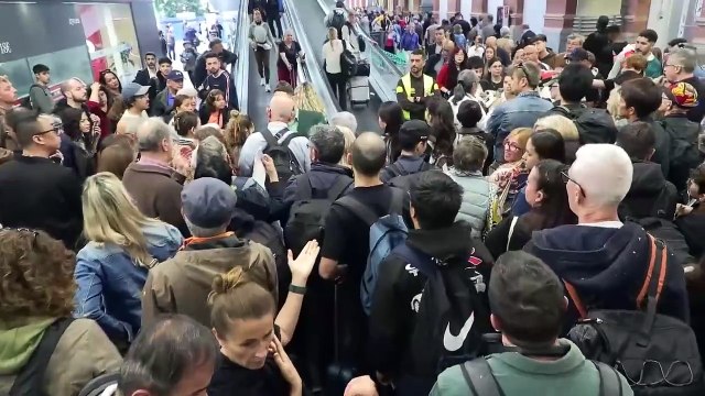 Sánchez exige responsabilidades mientras se recupera la normalidad tras el apagón