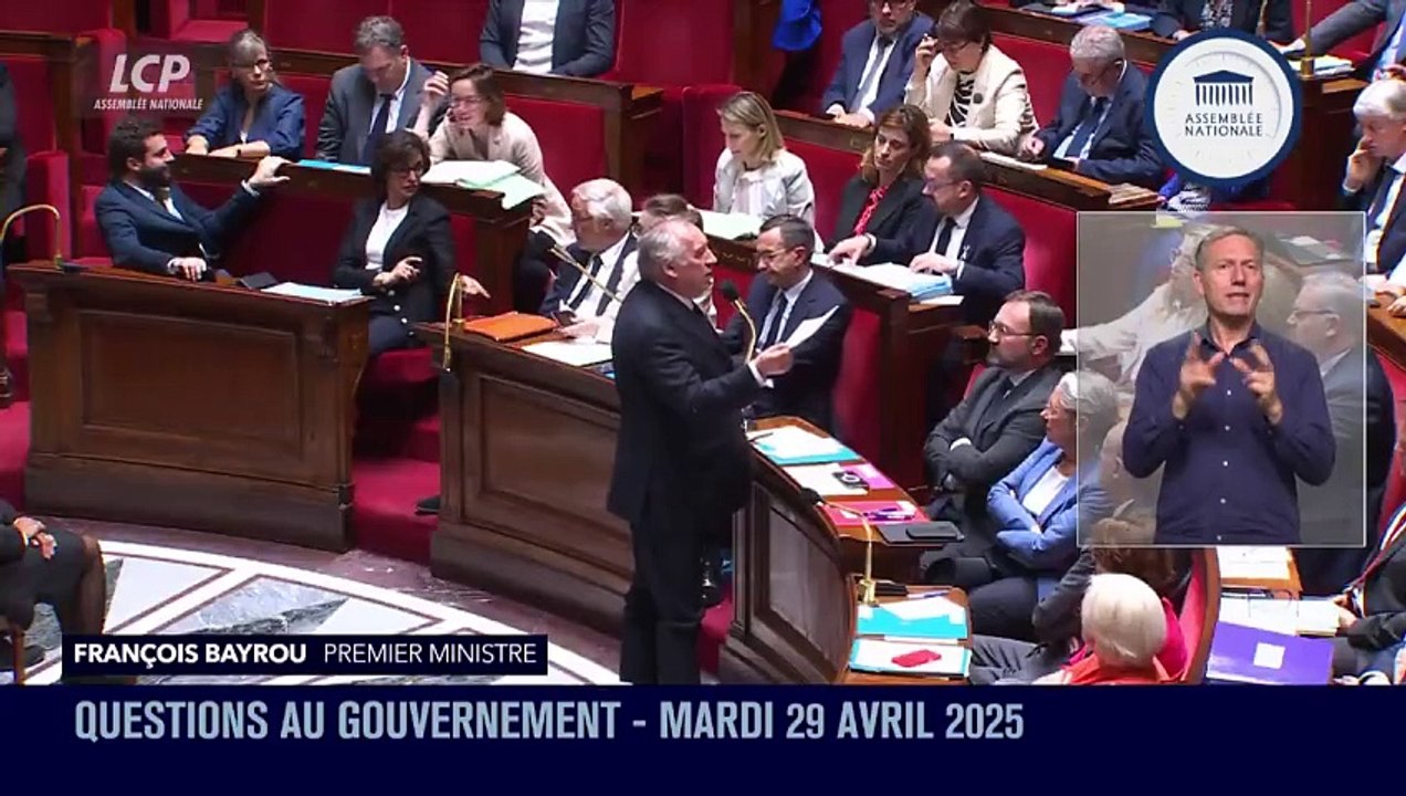 «Pas à pas et jour après jour, nous défendrons notre devoir de vivre ensemble», affirme François Bayrou, après le meurtre d'Aboubakar Cissé, tué de plusieurs dizaines de coups de couteau la semaine dernière dans une mosquée du Gard.