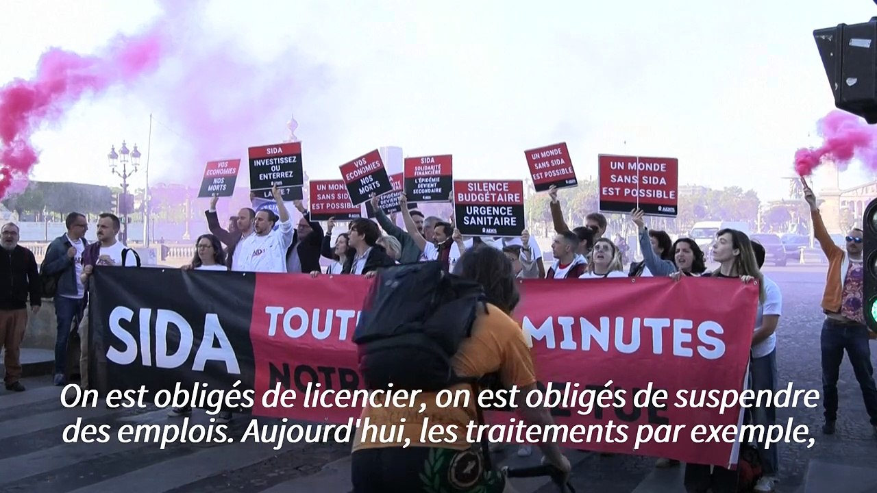 Action à Paris contre la suspension d'aide américaine à la lutte contre le sida