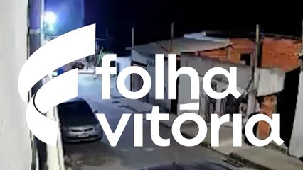 Impressionante: Câmera flagra caminhão desgovernado invadindo residência