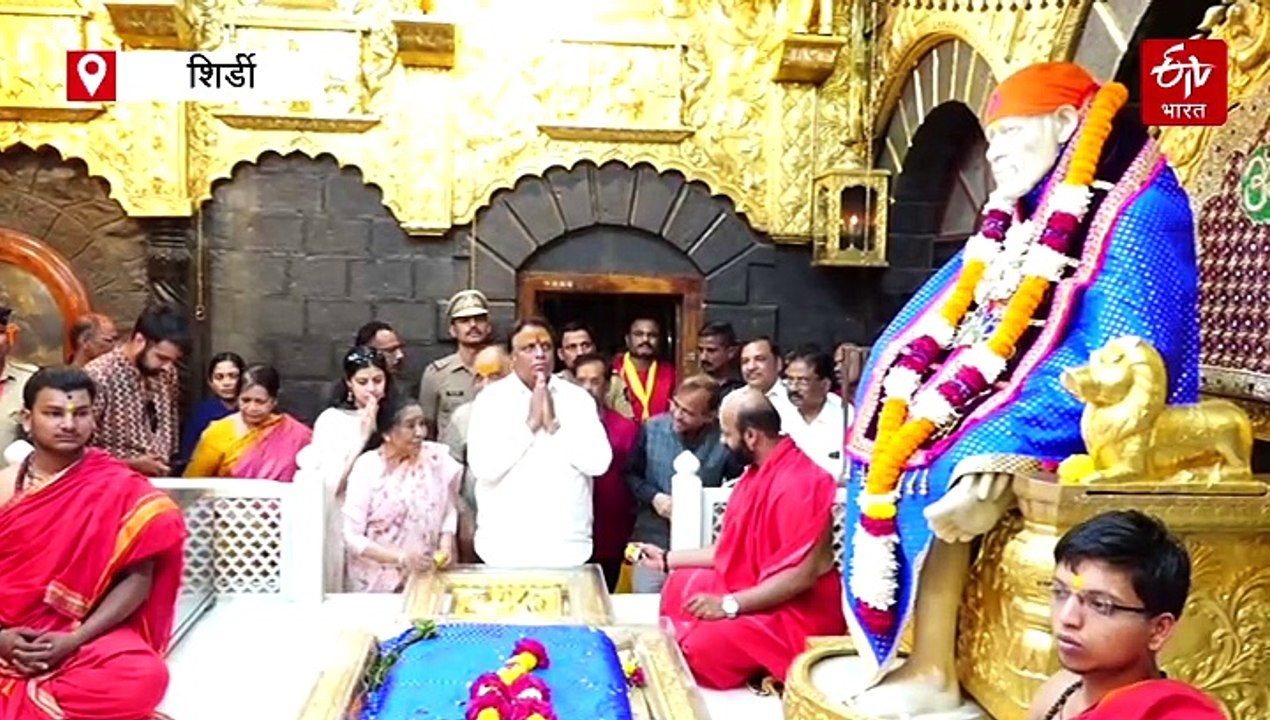 प्रसिद्ध गायिका आशा भोसले साईचरणी नतमस्तक, जुन्या आठवणींना दिला उजाळा..