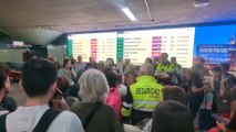 Los trabajadores de Atocha gestionan el caos en los trenes de Larga Distancia un día después del apagón