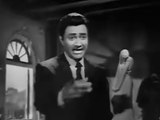 Dev Anand tries to flirt with Nutan