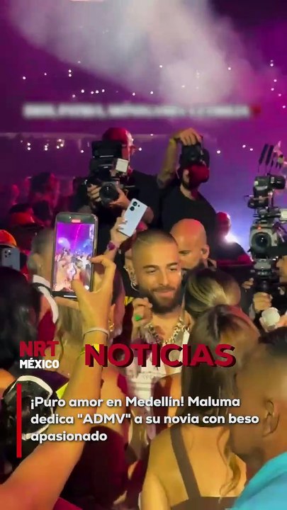 El concierto de Maluma en Medellín se convirtió en una emotiva celebración del amor cuando el cantante descendió del escenario para dedicarle su canción "ADMV" a su novia Susi. El momento culminó con un tierno beso y una sentida interpretación del tema.