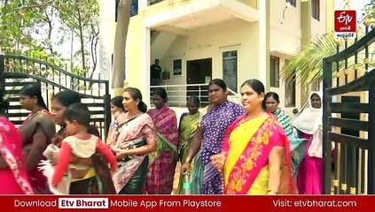 'కత్తులు దూసే చేతులతో వ్యవసాయం' - గ్రామాన్ని ప్రేమతో నింపేసిన ఐపీఎస్