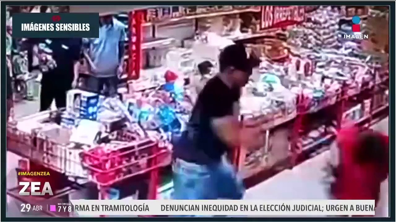 Motociclista golpea a adulta mayor durante riña...
