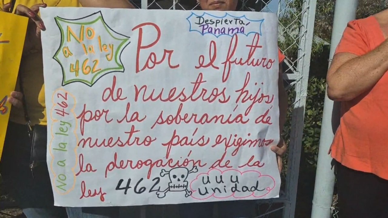 Padres de familia en Pesé apoyan la huelga docente