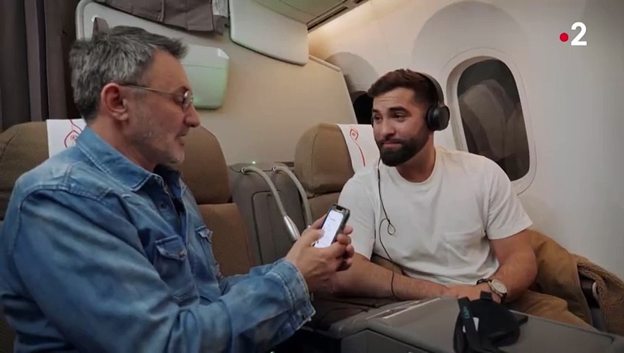 Kendji Girac craque et pleure en recevant un message de sa fille Eva Alba et de Soraya, sa femme dans "Rendez-vous en terre inconnue" sur France 2