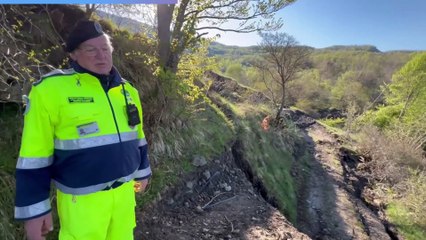 In cammino lungo la frana di Boccassuolo: il video racconto