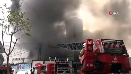 Sancaktepe'de fabrika cayır cayır yanıyor