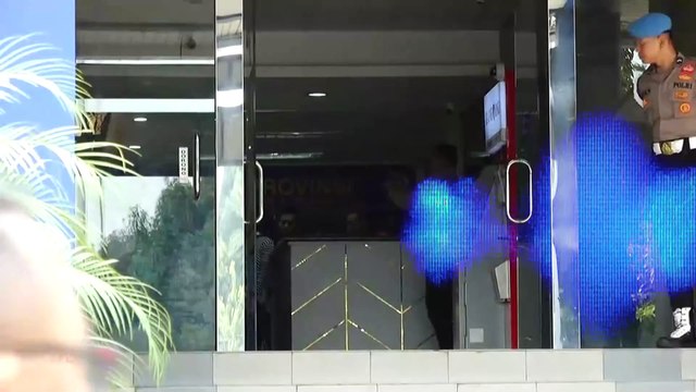 Map Coklat Jokowi saat Keluar Polda Metro Jaya usai Lapor Langsung Tudingan Ijazah Palsu