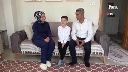 23 Nisan'da merdiven basamaklarında söylediği şarkıyla viral oldu: Böyle olacağını bilmiyorduk