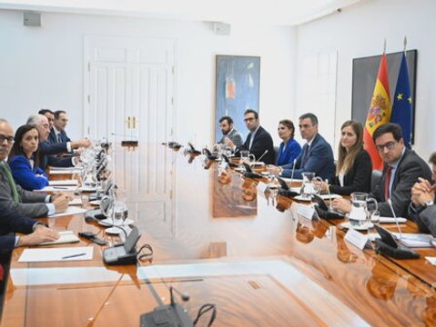 Sánchez cita en Moncloa a los representantes de las eléctricas horas después de señalarlas por el apagón