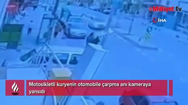 Motosikletli kuryenin otomobile çarpma anı kamerada