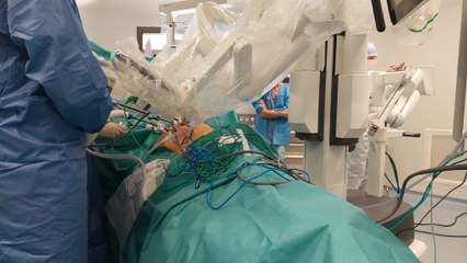 Chirurgie robotique cancer du rein au pôle santé sud au Mans (Sarthe) avec le docteur Olivier Belas