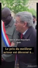 #mélenchon pris en flag après sa comédie à la manif contre #islamophobie chasser le naturel...#lfi