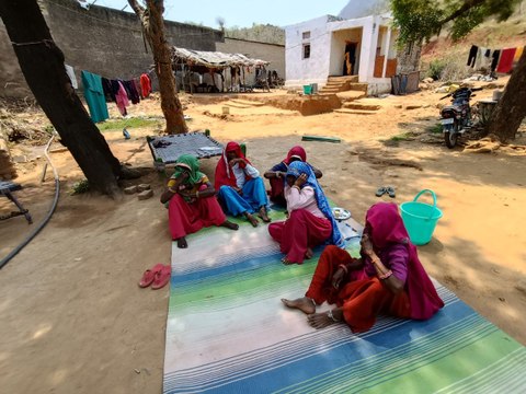 अलवर में जहरीली शराब का कहर: 5 से ज्यादा लोगों की मौत, प्रशासन पर उठे सवाल