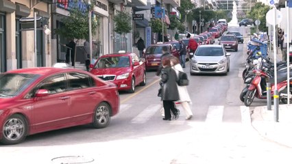 Η τοπική αγορά πρέπει να περιμένει την εφαρμογή των δασμών κι έπειτα να δράσει