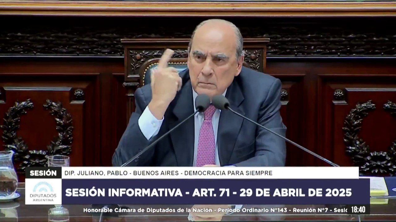 "¿A usted le gusta el mar o la montaña? Le pregunto porque quizás quiere hablar de otra cosa", consultó Juliano de manera irónica