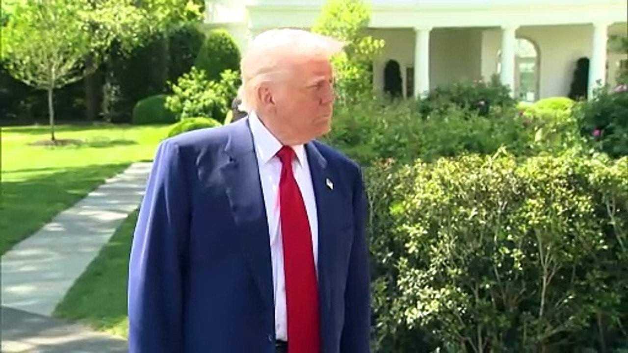 Trump jokes that he'd like to be the next Pope