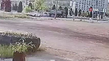 Otomobil su tankerinin altına girdi! O anlar kamerada