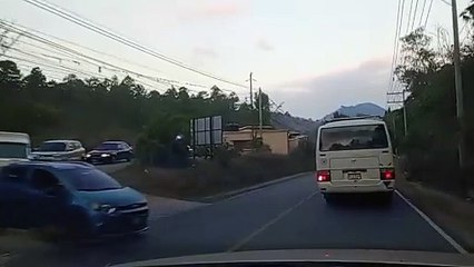 Tráfico en el carril de Santa Lucía a El Chimbo