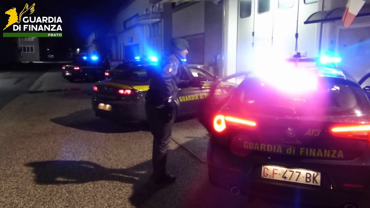 Bisca clandestina a Prato, il video del blitz della Guardia di Finanza