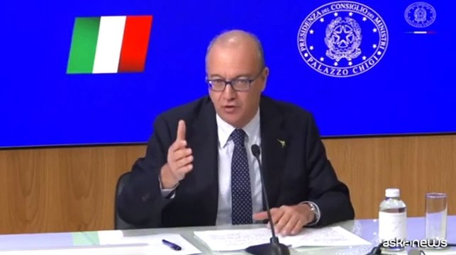 Valditara: educazione sessuale a scuola (solo) con consenso genitori