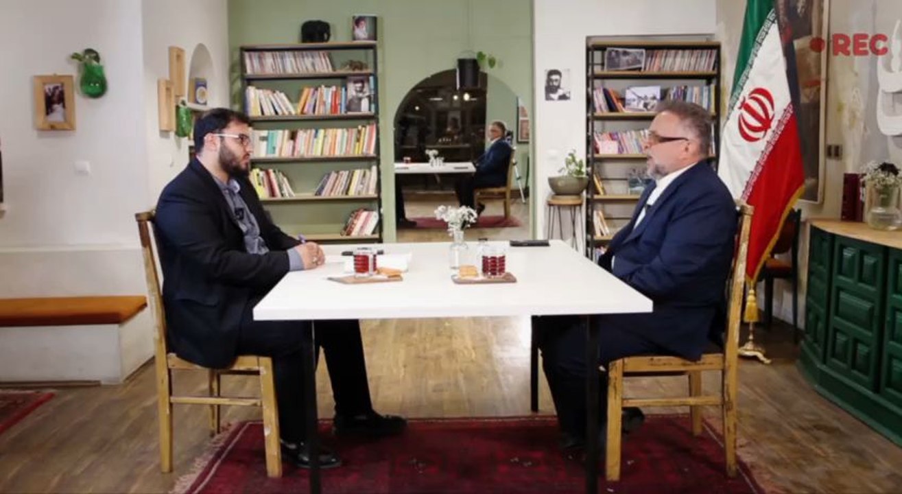مهمان برنامه دکتر محمود عباس نژاد مشکینینماینده دوره یازدهم مجلس شورای اسلامیسخنگوی کمیسیون دولت یازدهممدیر کل سیاسی کشور