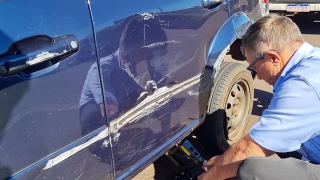 Colisão entre carro e caminhão interdita faixa no Trevo Cataratas