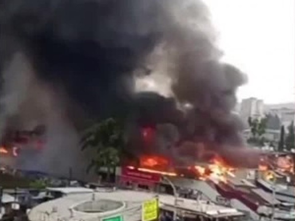 Riesige Flammen: Mehrere Lagerhäuser in Tiflis verbrannt