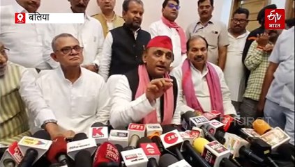 बलिया में अखिलेश यादव बोले- पहलगाम मुद्दा भटका रही भाजपा, अंबेडकर की वजह से सड़क पर कूद रहे लोग