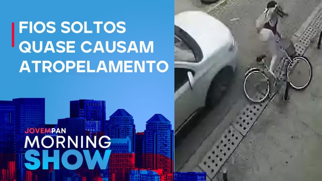 Bicicleta ENROSCA em FIOS na CALÇADA e mulher quase é ATROPELADA; ENTENDA