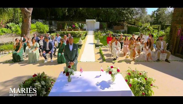 Mariés au premier regard 2025 : l'entrée de Marina lors de son mariage avec David. Elle s'explique sur son exigence concernant les chauves.