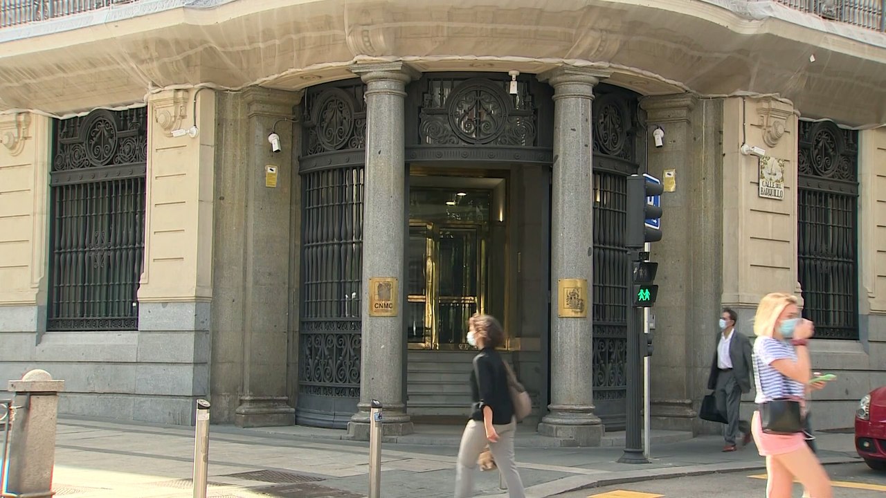 La CNMC aplaza de nuevo su decisión final sobre la OPA de BBVA al Sabadell