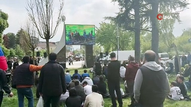Play-off maçı dev ekranda izlendi