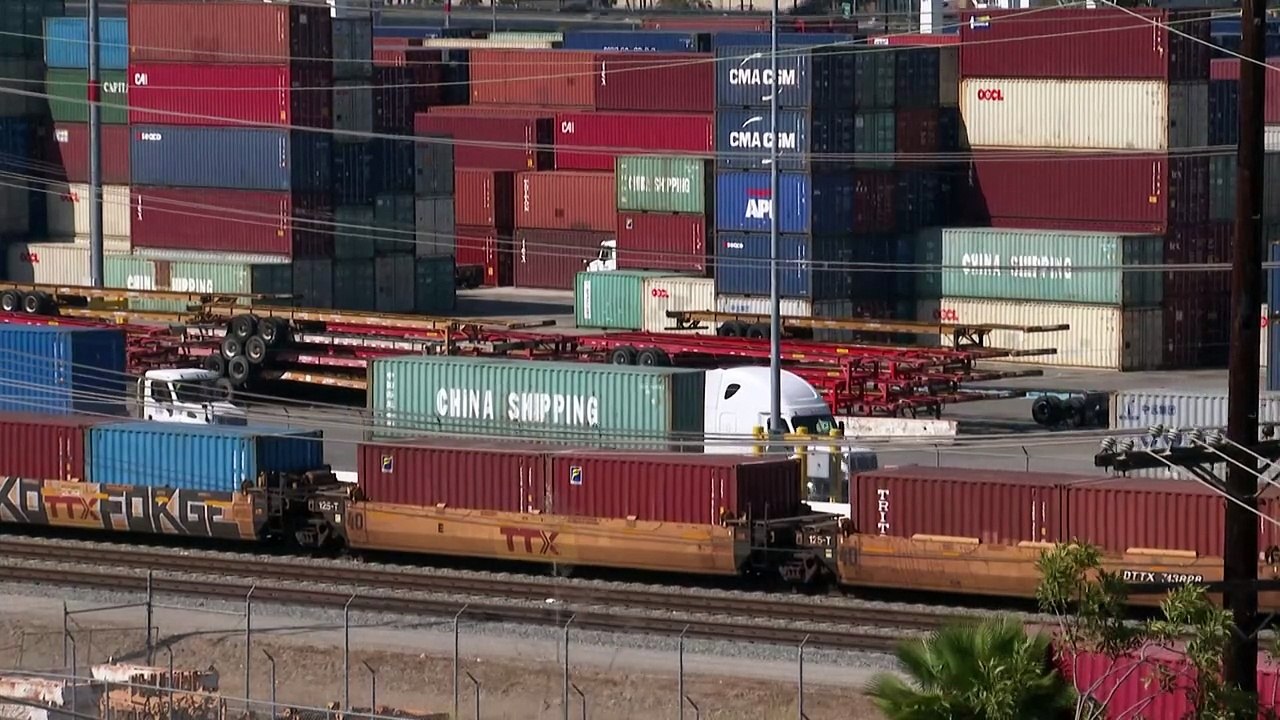 US-Wirtschaft schrumpft - Trump gibt Biden die Schuld