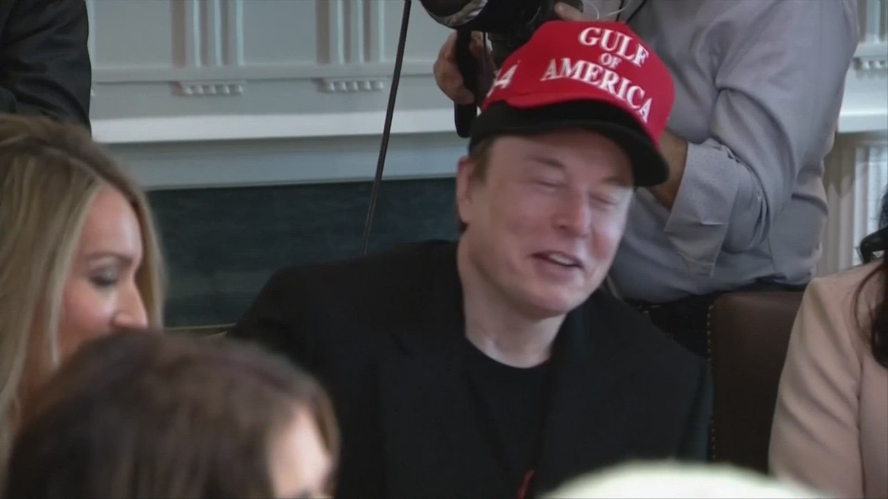 Trump and Musk's Comical Interaction Over Doubl...