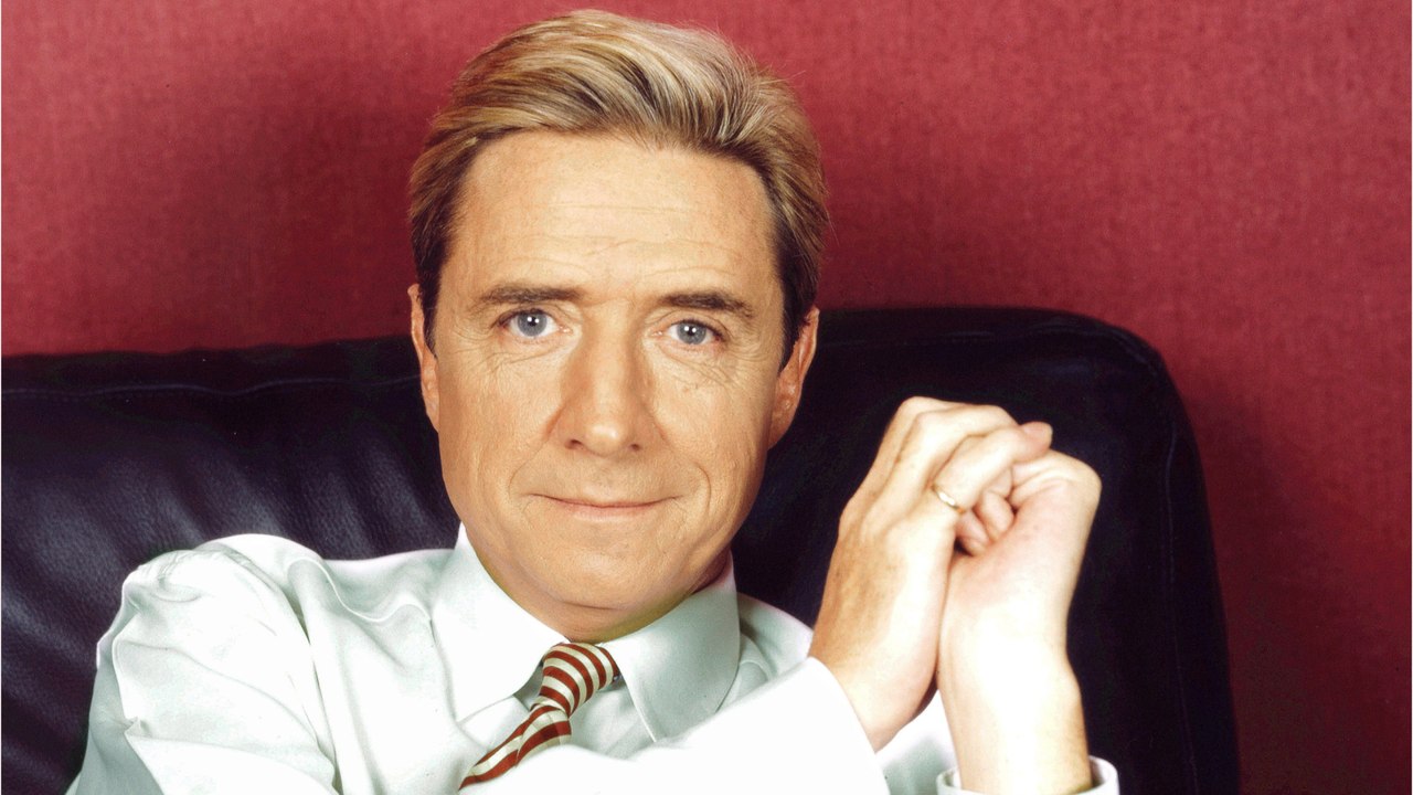 GALA VIDEO - Pascal Sevran terrassé par la mort de son grand amour : cet homme de 18 ans qui lui a redonné goût à la vie