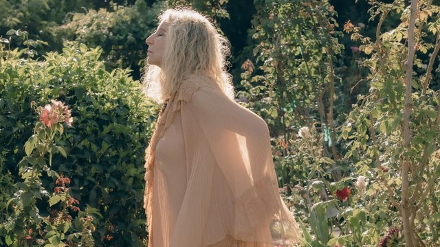Barbra Streisand Announces New Duet Album Featuring Paul McCartney, Bob Dylan, Ariana Grande & More | THR News Video