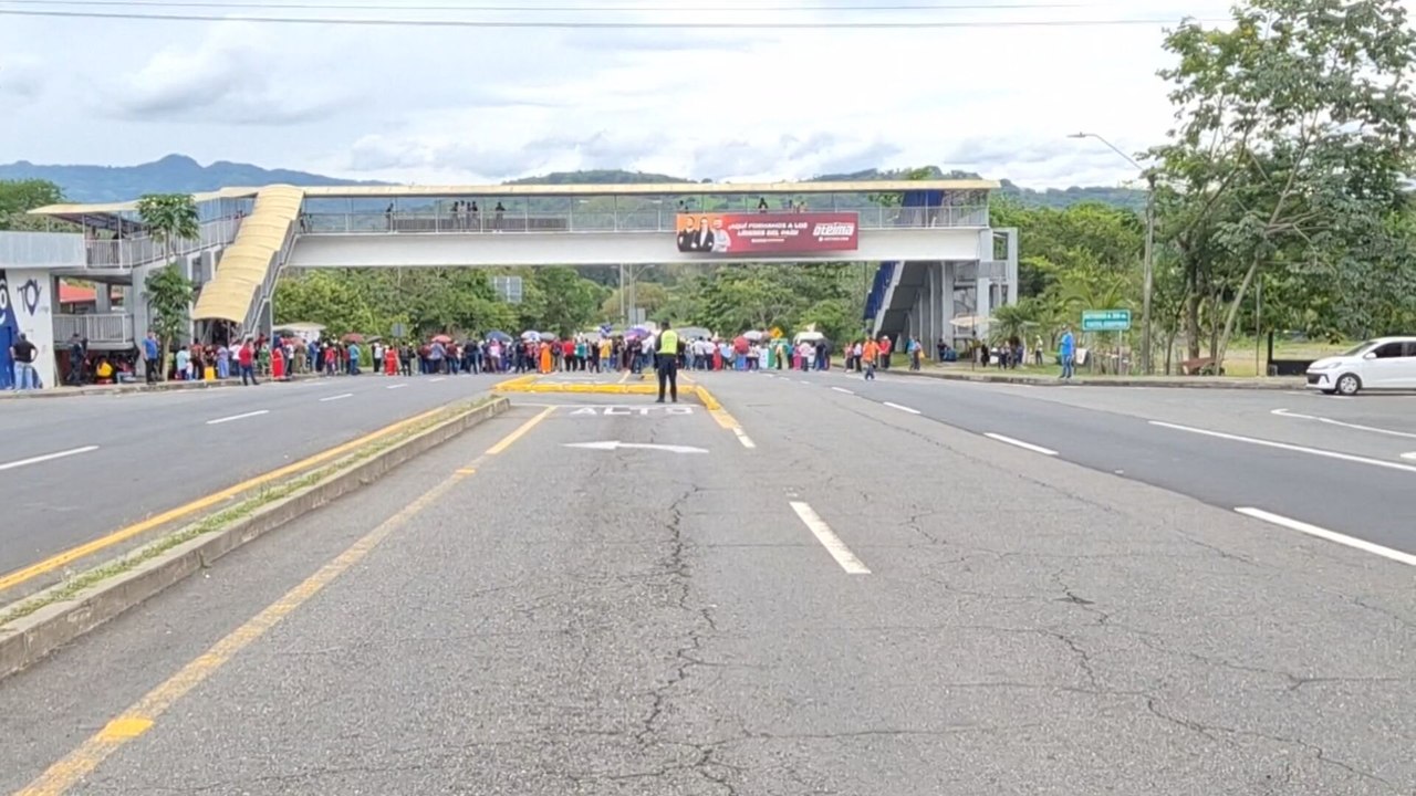 Huelga docente continúa tras ocho días