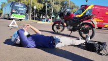 Motociclista fica ferido após colisão com Corolla Cross e Siate é acionado