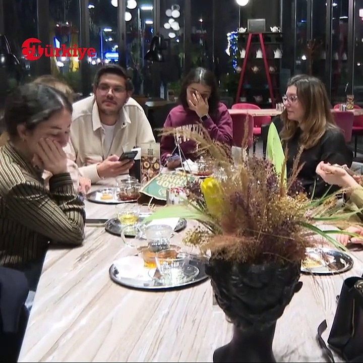 Cumhurbaşkanı Erdoğan’dan kafede sürpriz ziyaret! Vatandaşlarla sohbet etti