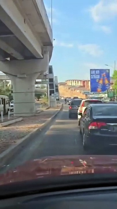 Graban a conductor de bus 'rapidito' manejando en contravía en la capital