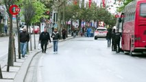 Taksim'e çıkan yollar trafiğe kapatıldı; işlerine gidenler yürüdü